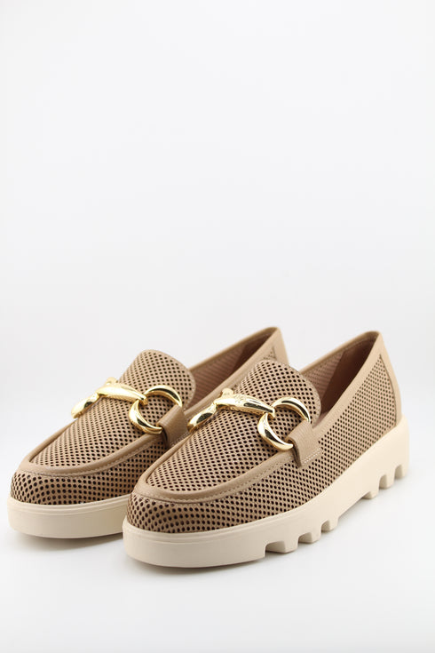 Luz da lua Perforated Loafer with Gold Buckle