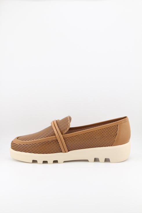 Luz da lua Perforated Loafer with Braided Detail