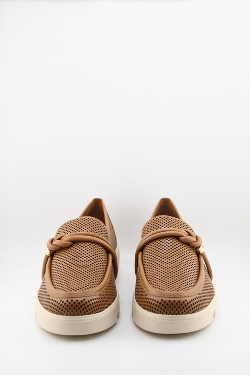 Luz da lua Perforated Loafer with Braided Detail