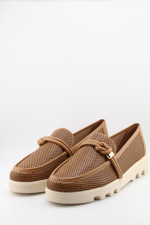 Luz da lua Perforated Loafer with Braided Detail