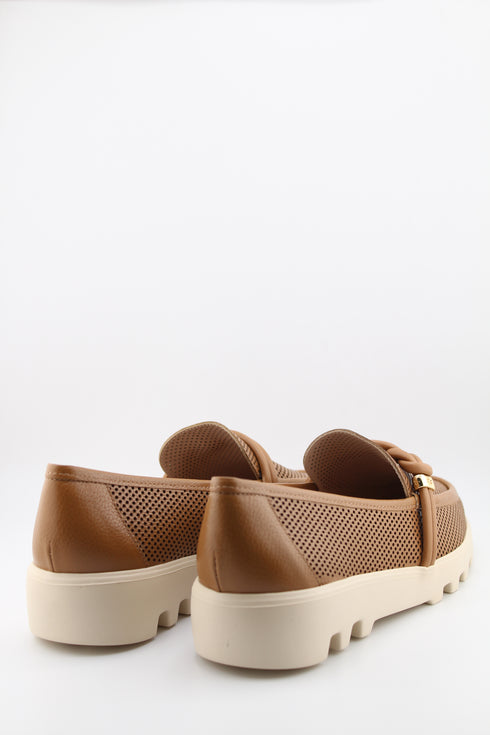 Luz da lua Perforated Loafer with Braided Detail