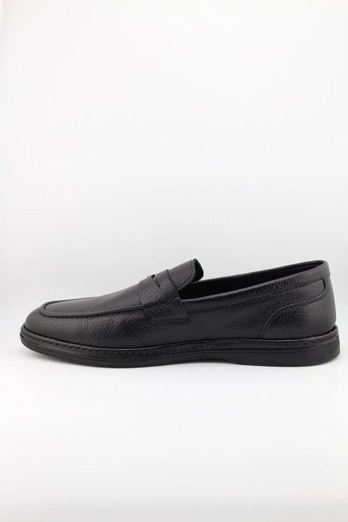 DFC Relax Men Pebbled Leather Loafer with Stitched Detailing