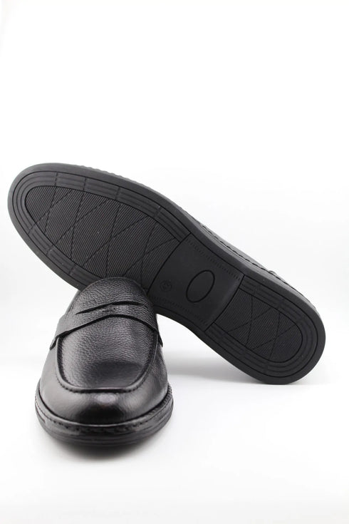 DFC Relax Men Pebbled Leather Loafer with Stitched Detailing