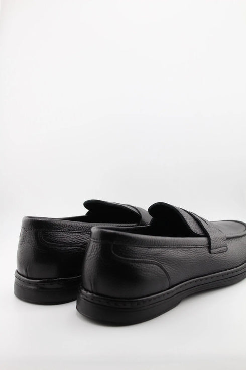 DFC Relax Men Pebbled Leather Loafer with Stitched Detailing