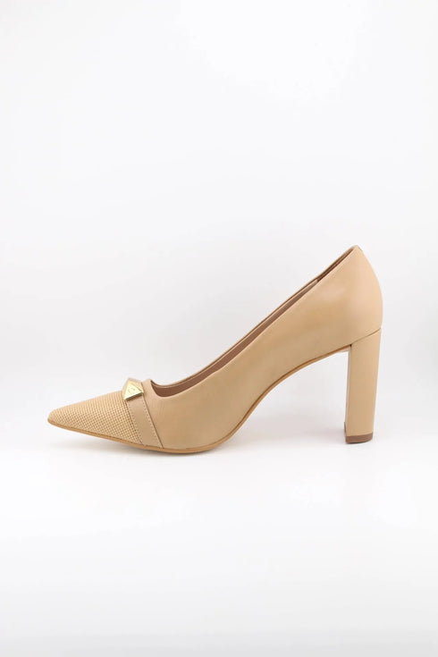 Luz da lua Pointed Toe Heels with Gold Accent