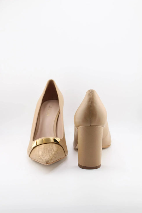 Luz da lua Pointed Toe Heels with Gold Accent