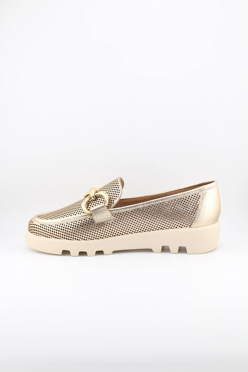 Luz da lua Perforated Loafer with Gold Buckle