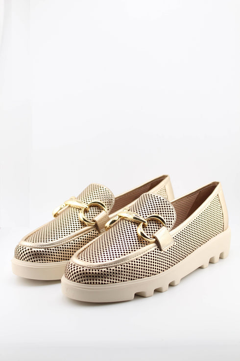 Luz da lua Perforated Loafer with Gold Buckle