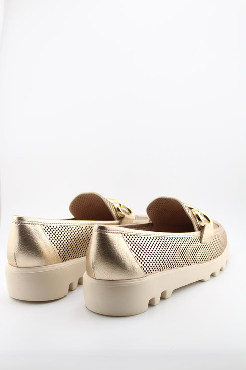 Luz da lua Perforated Loafer with Gold Buckle