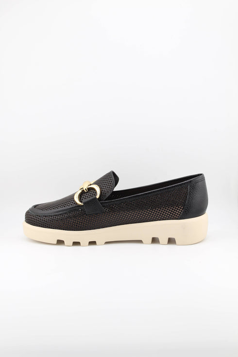 Luz da lua Perforated Loafer with Gold Buckle