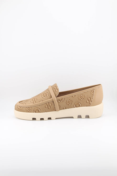 Luz da lua Embossed Slip-On Loafers with Lug Sole