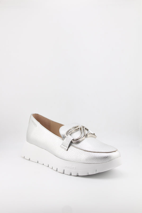 Wonders Textured Leather Loafer with Chain Detailing